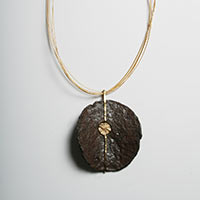 Necklace „Iron Disk“ – Gold, Found Object