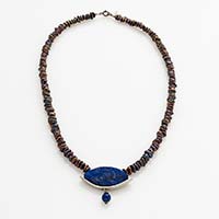 Halsschmuck – Silber, Süßwasserzuchtperlen, Lapislazuli
