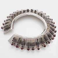 Jewellery Object – stainless steel, ampoules, Iron (found in the former testing facility at Peenemüne), freshwater pearls